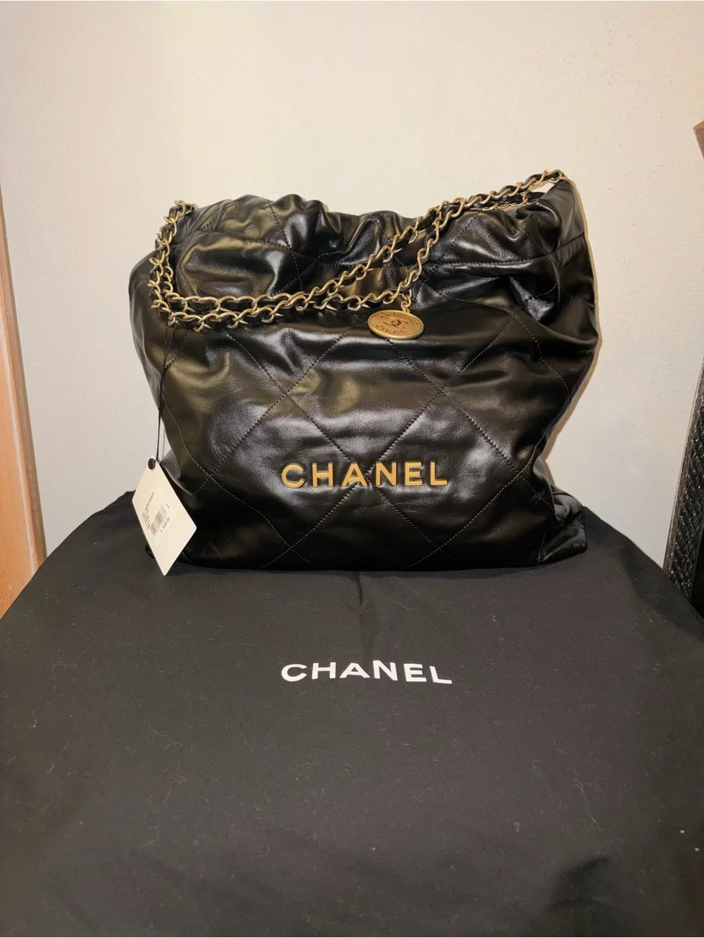 CHANEL 22 Black Quilted Calfskin handbag